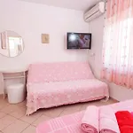 By The Sea Podgora, Makarska - 6671 Апартаменты *