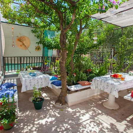 Apartment By The Sea Podgora, Makarska - 6671 *