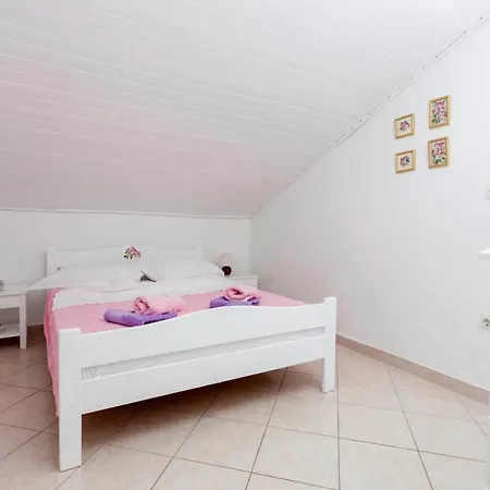 Apartment By The Sea Podgora, Makarska - 6671 *