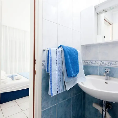 Apartment By The Sea Podgora, Makarska - 6671 *